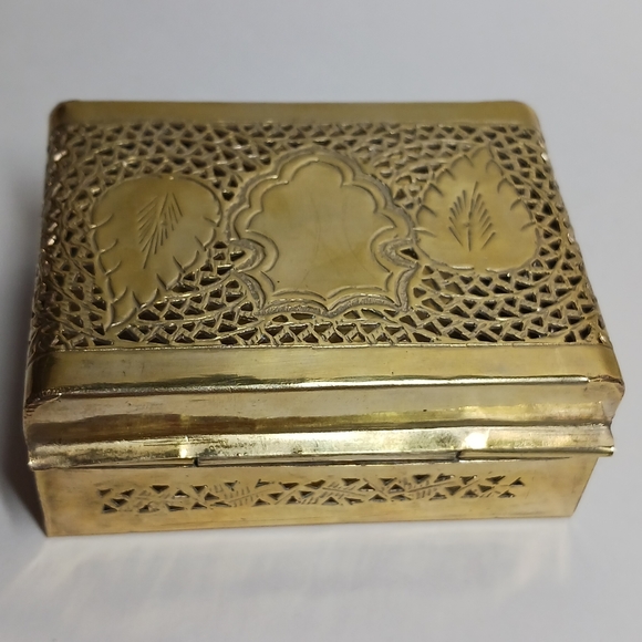 VTG Mini Metal Hollow Gold Color Cake Candy Box Wedding Favor Marriage Treat - Picture 5 of 7